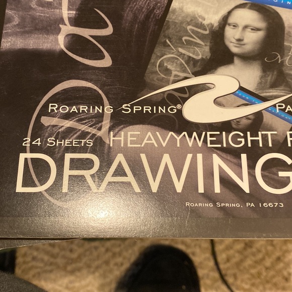 NWT  4 Drawing Pads, heavy weight paper, 9 x 12, each pad containing 24 sheets - Picture 2 of 3
